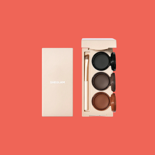 رسم الحواجب وكحل العيون بشكل انسيابي