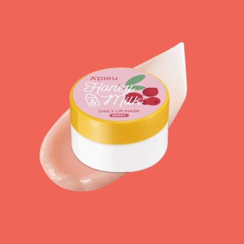 قناع الشفاه اليومي بالعسل والحليب والتوت